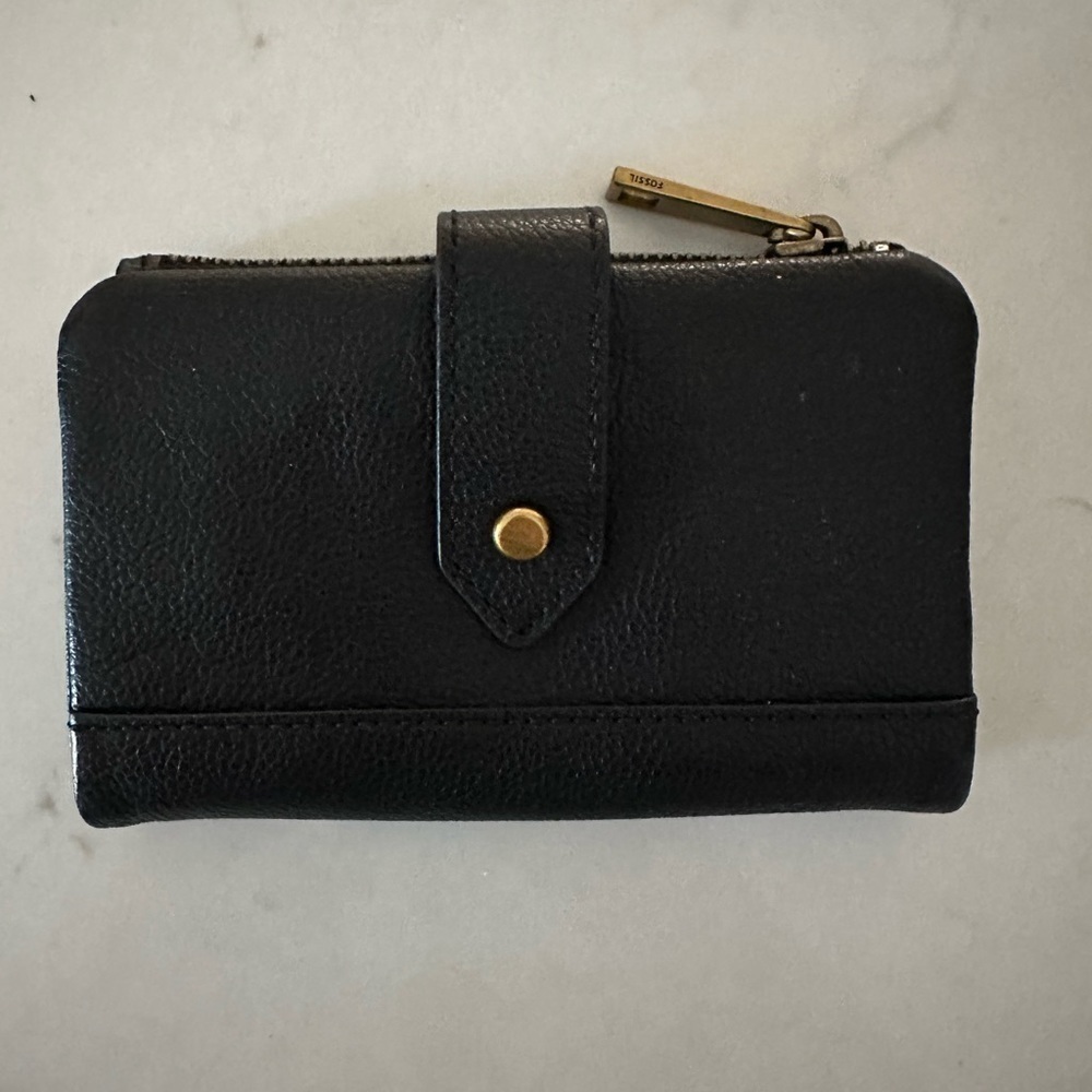 Small Black Fossil Brand Wallet With Gray Lining - Picture 2 of 7